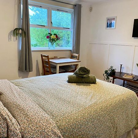 Bright And Comfortable Studio Apartment London Exterior photo