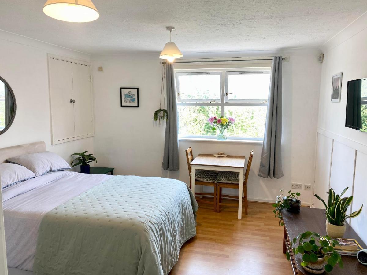 Bright And Comfortable Studio Apartment London Exterior photo