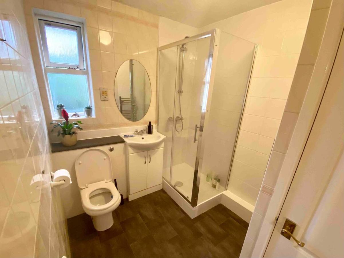 Bright And Comfortable Studio Apartment London Exterior photo